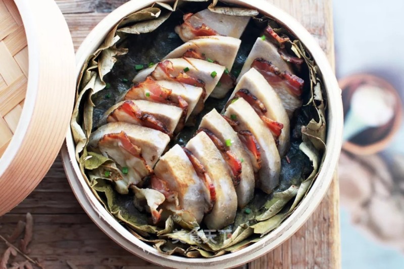 Steamed Bacon with Lotus and Taro recipe