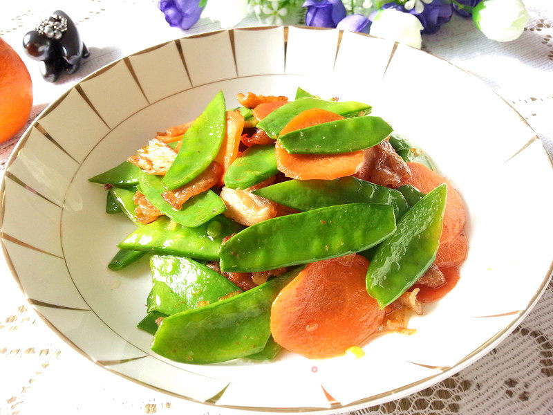 Stir-fried Pork Belly with Snow Peas and Carrots recipe