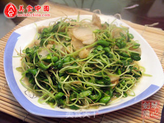 Stir-fried Black Bean Sprouts with Bacon recipe