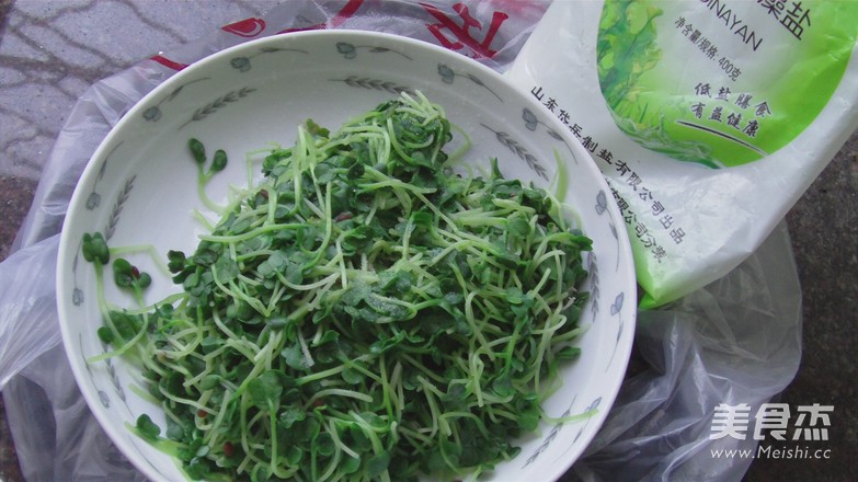 Sweet and Sour Radish Sprouts recipe