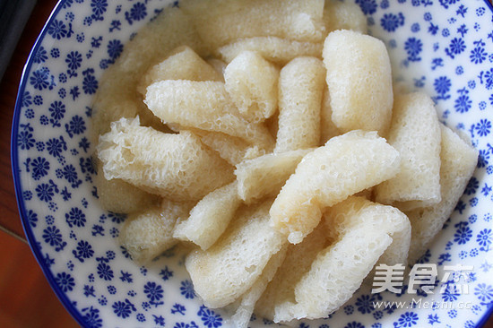 Fried Bamboo Fungus with Okra recipe