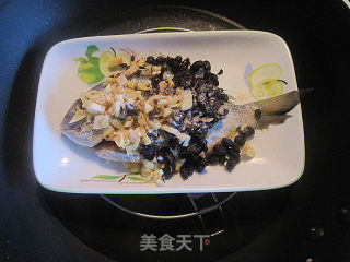 Steamed Sea Fish with Garlic Black Tempeh recipe