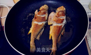 Scallion Roasted Tangerine Peel Small Yellow Croaker recipe