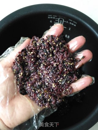 Black Rice Balls with Egg Yolk Pork Floss recipe