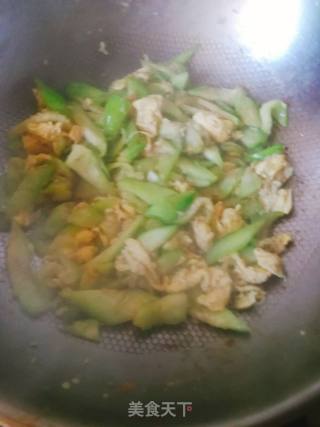 Scrambled Eggs with Loofah recipe