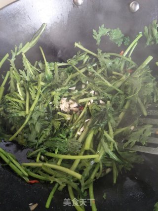 Stir-fried Chrysanthemum recipe