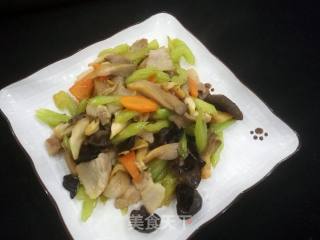 Stir-fried Mushroom with Celery Pork recipe