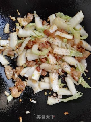 Stir-fried Pork Belly with Cabbage and Black Fungus recipe