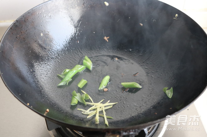 Fried Noodles with Garlic and Egg recipe