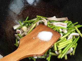 Fried Squid with Garlic Sprouts recipe