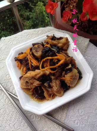 Steamed Chicken with Fresh Cordyceps Flowers and Fungus recipe