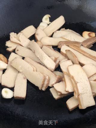 Stir-fried Dried Bean Curd with Cowpea recipe