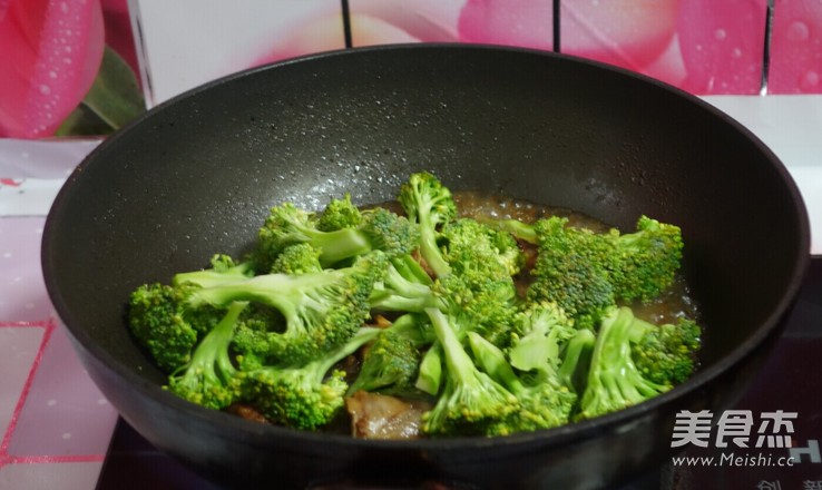 Braised Pork Ribs with Broccoli recipe