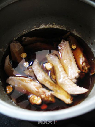 Marinated Duck Wings with Licorice and Mangosteen recipe