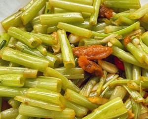 Summer Favorite! Stir-fried Convolvulus Stalks with Sour Plums recipe