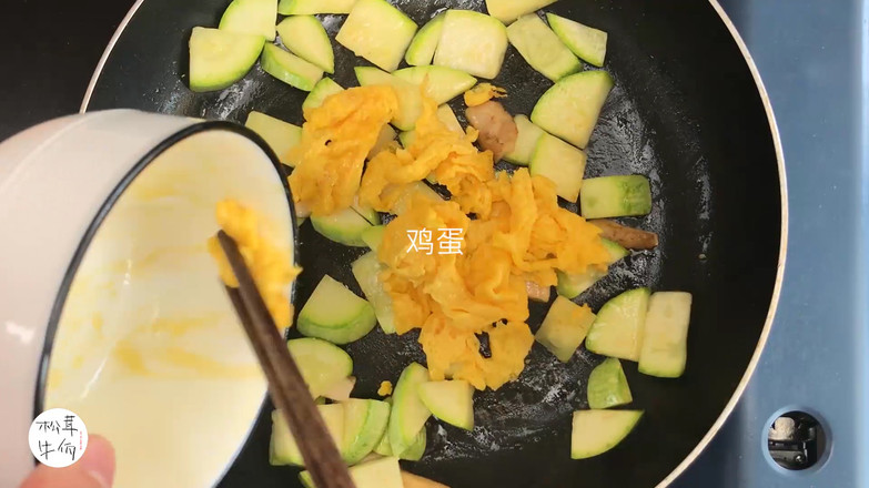 Scrambled Eggs with Zucchini and Matsutake | Beef Wa Matsutake Recipe recipe