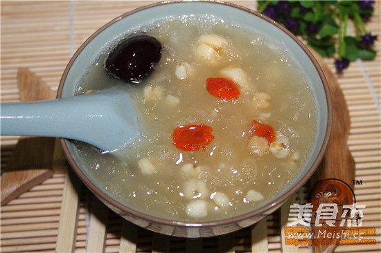 White Fungus and Lotus Seed Soup recipe