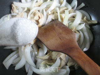 Stir-fried Gluten with White Onion recipe