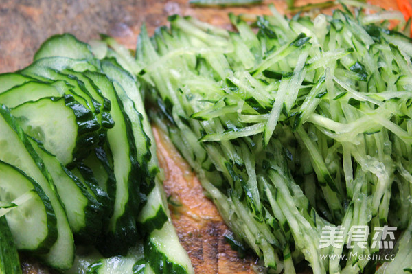 Jellyfish Head Mixed with Cucumber Shreds recipe