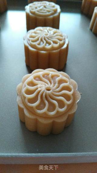 Cantonese Cranberry Green Bean Paste Mooncake recipe