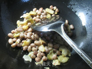 Stir-fried Peanuts with Mustard recipe