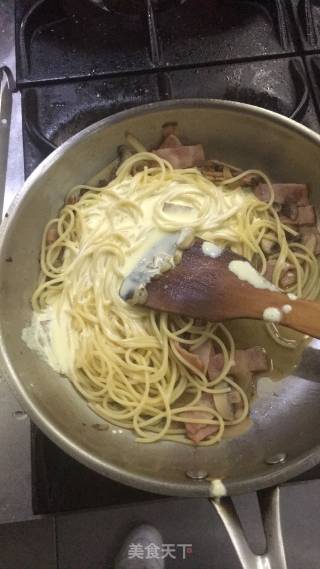 Spaghetti with Creamy Mushrooms and Bacon recipe