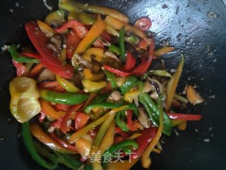 Lazy Must-have Quick Dish-fried Mushrooms with Colored Peppers recipe