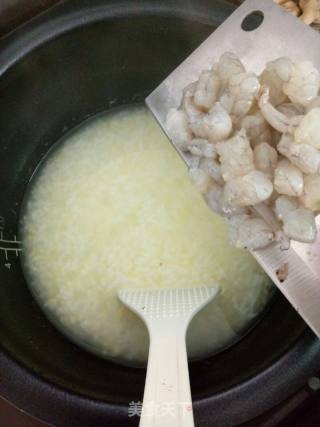 Golden Pearl Loofah Shrimp Congee~luffa Shrimp Corn Ballast Rice Congee recipe