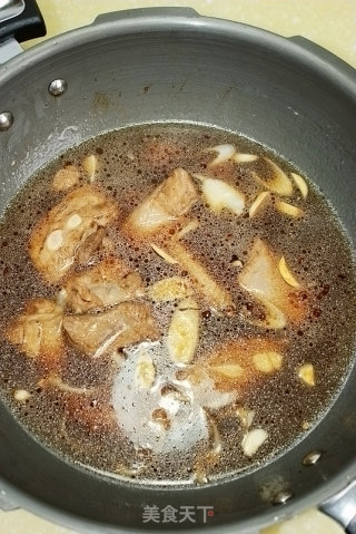 【squid Braised Pork Ribs】--encounter of Seafood and Meat recipe