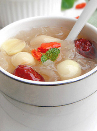 White Fungus and Lotus Seed Soup recipe