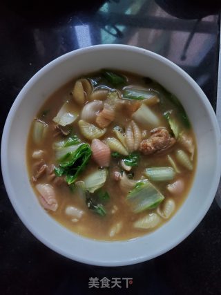 Braised Chicken Nuggets in Soup with Shell Noodles recipe