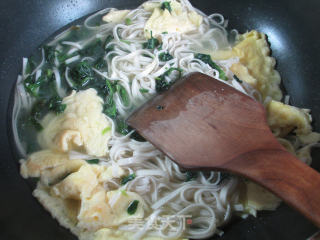 Dried Noodle Soup with Duck Egg and Cabbage Core recipe