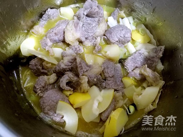 Sour Papaya Beef Soup recipe