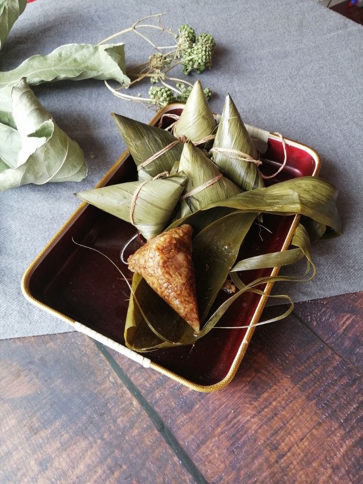 The Wrapping Method of Triangular Rice Dumplings recipe