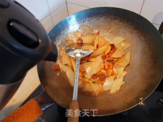 Fried Potato Chips with Spicy Cabbage recipe