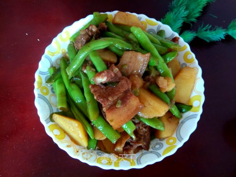 Stewed Pork Belly with Potatoes and Beans recipe