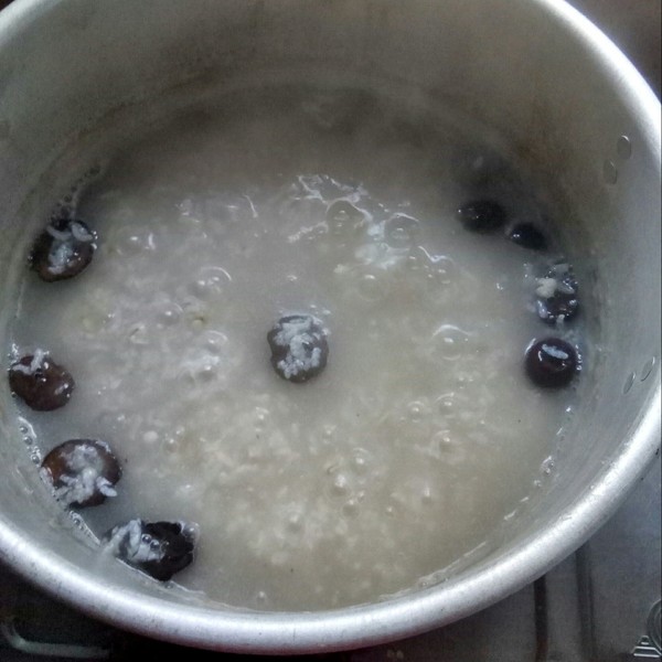 Red Dates Tremella and Lotus Seed Congee recipe
