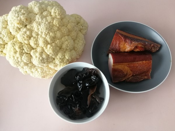 Stir-fried Bacon with Cauliflower Fungus recipe