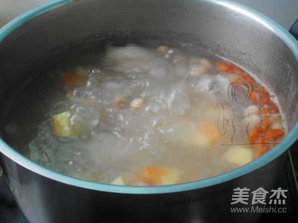 Peanut and Papaya Pork Rib Soup recipe