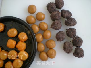 Cantonese Egg Yolk Mooncake recipe