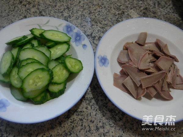 Pig Tongue Mixed with Cucumber recipe