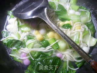 Green Vegetable Three-color Rice Cake Noodle Soup recipe