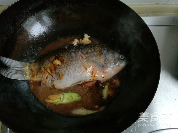 Stewed Crucian Carp with Sauce recipe