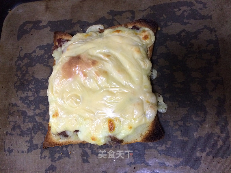 Grilled Toast with Triple Cheese and Mashed Potatoes recipe