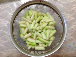 Watermelon Rind Series 2: Sweet and Sour and Crispy Watermelon Rind Kimchi recipe