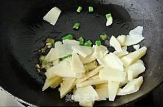 Sliced Double Mushroom and Bamboo Shoots in Oyster Sauce recipe