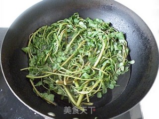 Purslane with Garlic and Hemp Sauce recipe