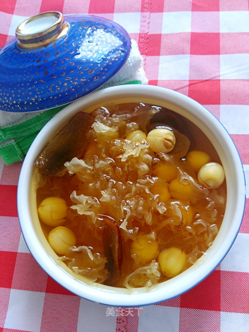 White Fungus and Lotus Seed Soup recipe
