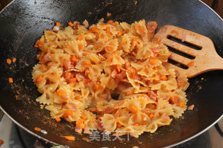 Stir-fried Spaghetti with Tomato Sauce and Bacon recipe