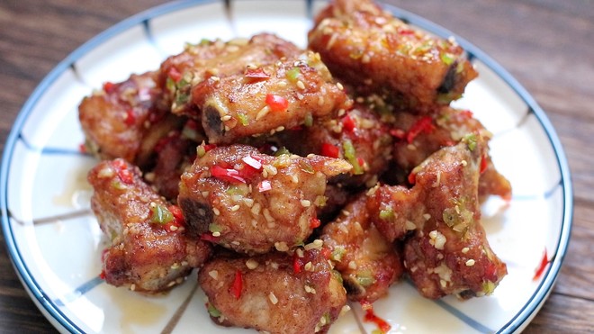 A Perfect Copy of The Salt and Pepper Ribs in A Chinese Restaurant for 38 Yuan, The Bones are Fragrant and The Meat is Rotten, So Delicious to Suck Your Fingers recipe